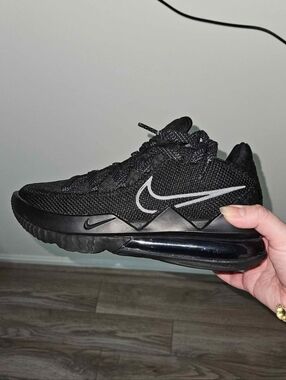 Nike Lebron XVII Men’s Size 4/Women's Size 5.5 Black